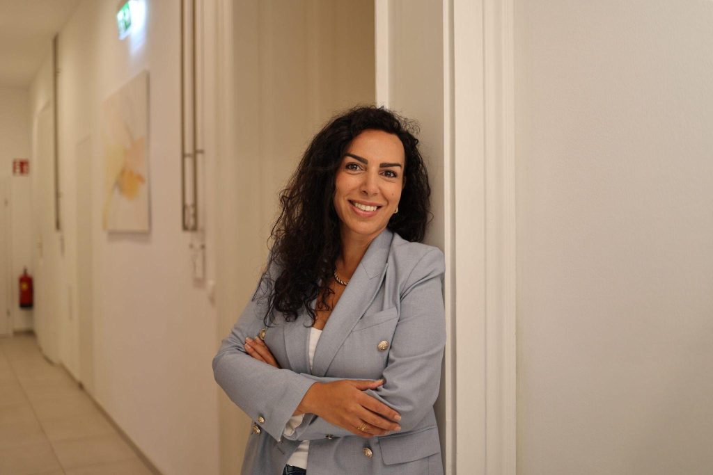 Dr. Sara Abayev, Fachärztin für plastische und ästhetische Chirurgie in Wien