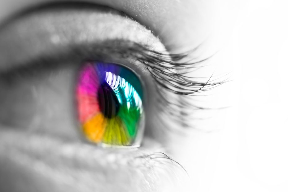 Pupille des Auges mit unterschiedlichen Farben